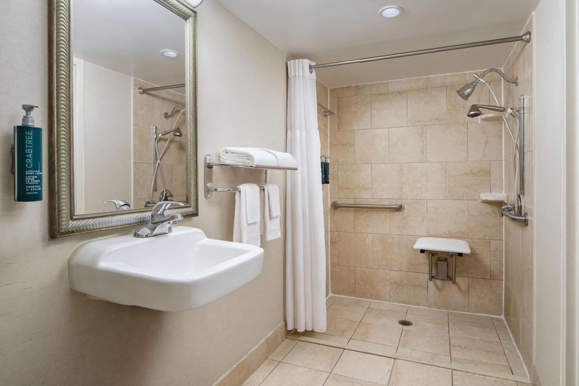 Doubletree By Hilton Rocky Mount Hotel Ngoại thất bức ảnh